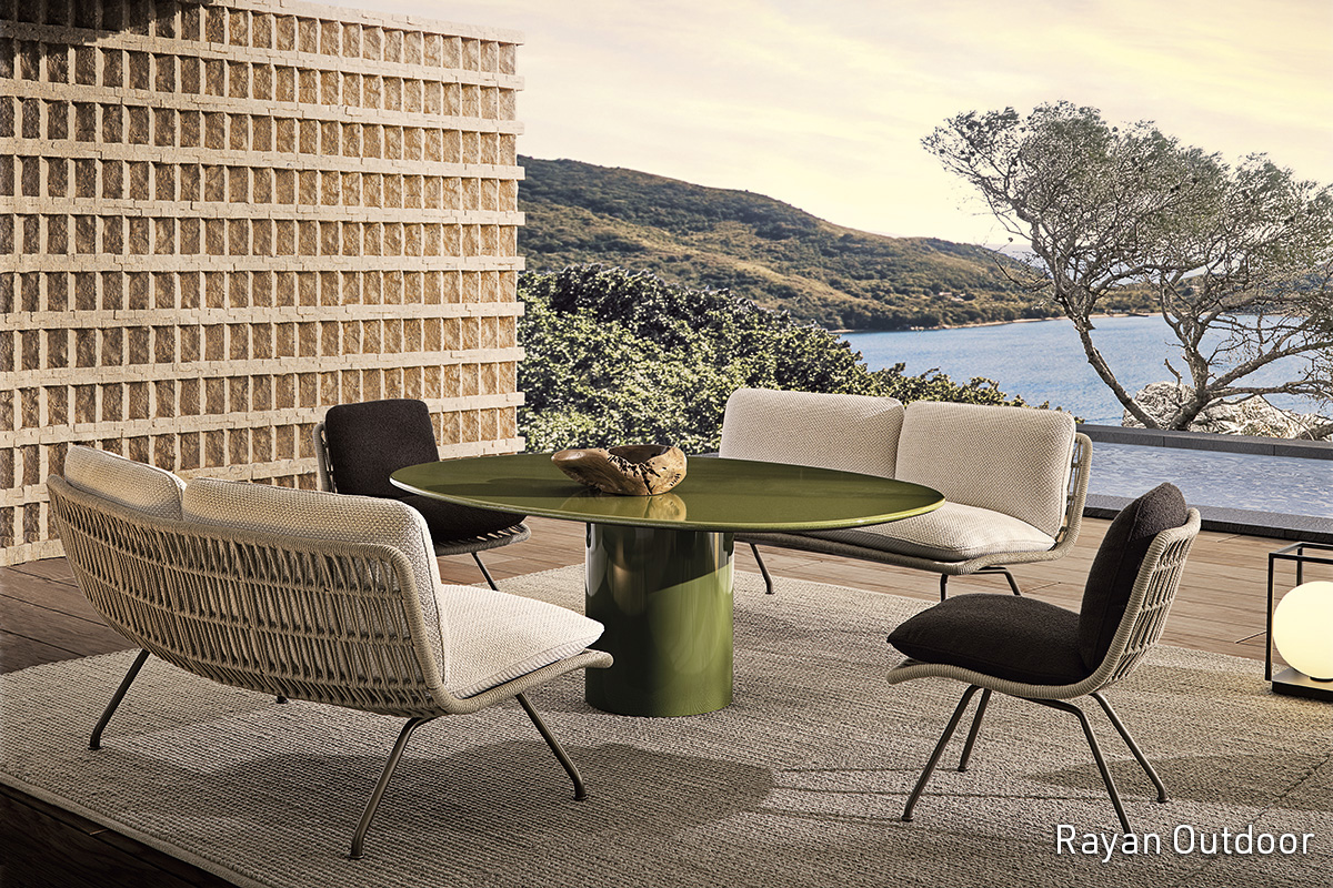 아웃도어 프로젝트로는 <strong>Rayan Outdoor</strong>와 <strong>Drake Dining Outdoor </strong>테이블이 포함됩니다. 